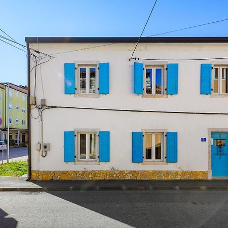 Center House With Apartments Умаг Екстериор снимка