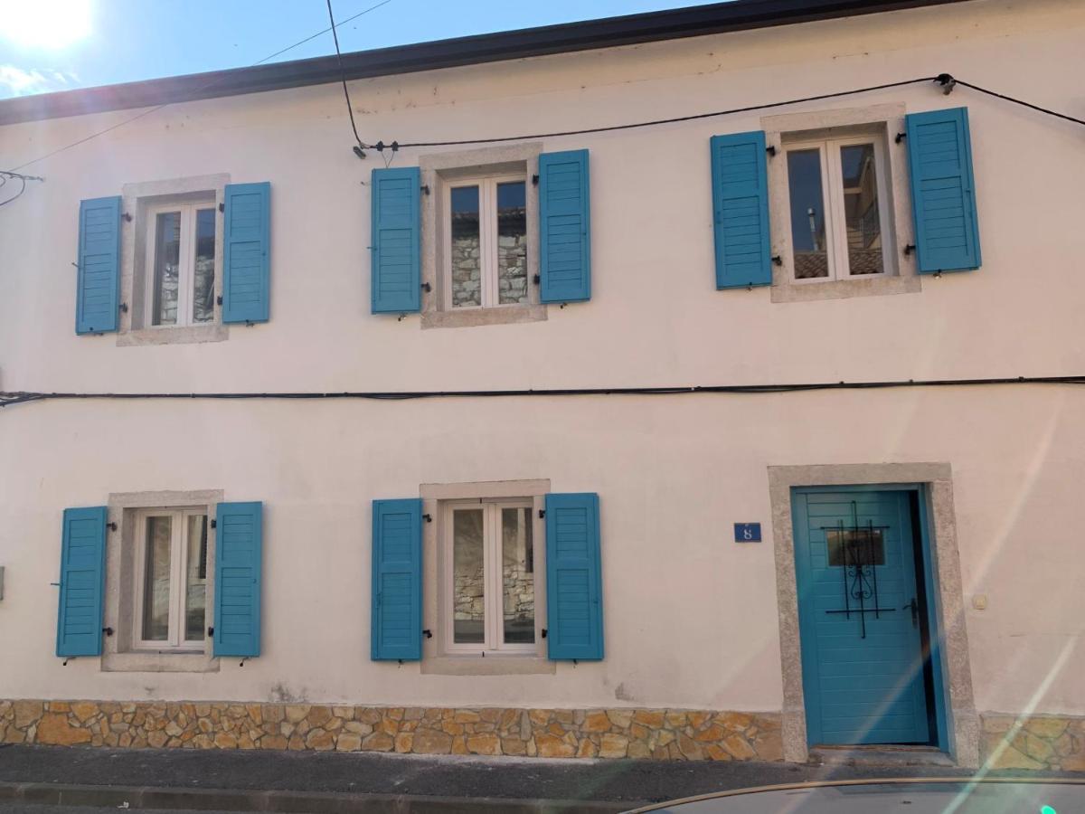 Center House With Apartments Умаг Екстериор снимка