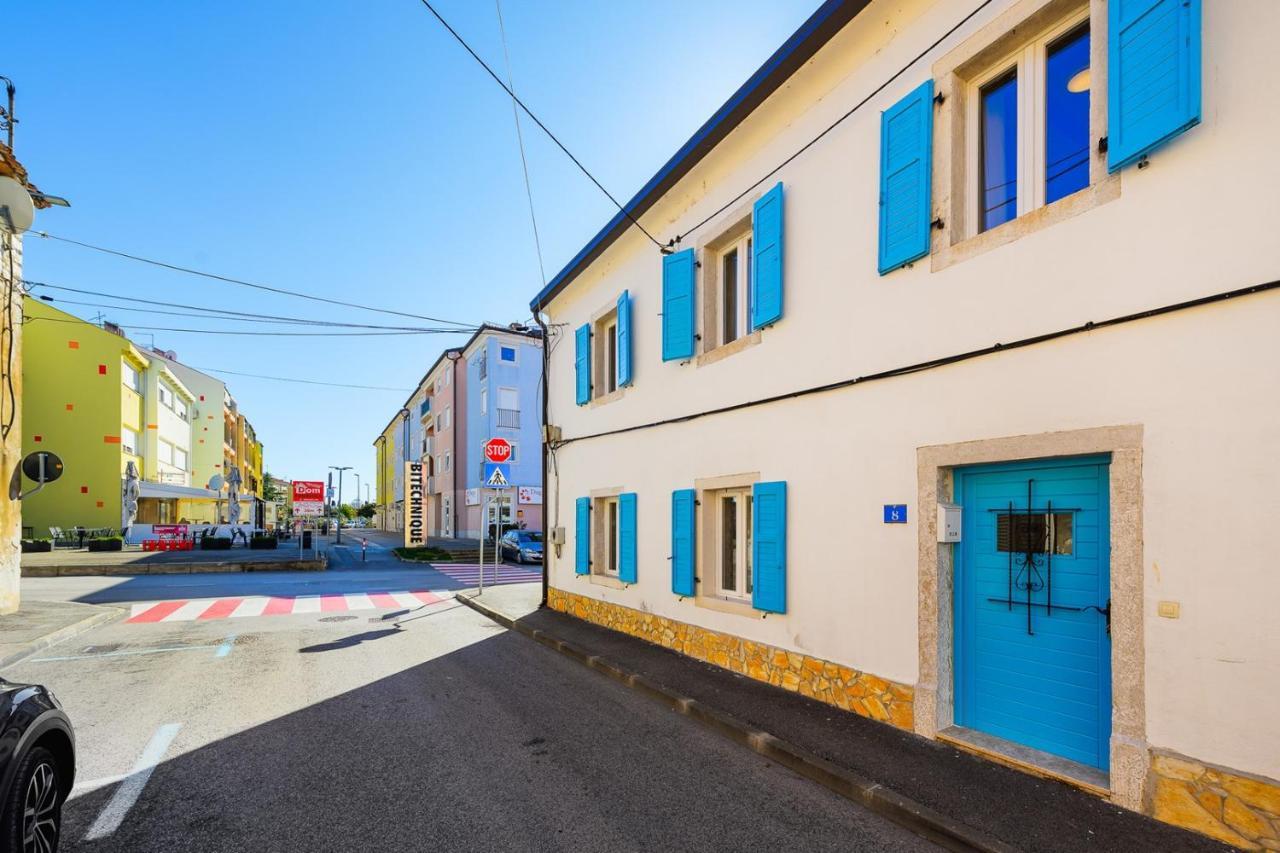 Center House With Apartments Умаг Екстериор снимка